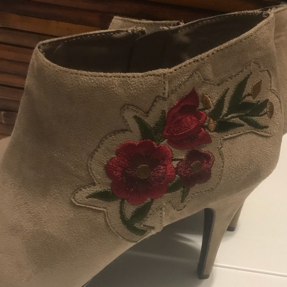 Floral embroidered ankle boots ( impo ) - Picture 3 of 6